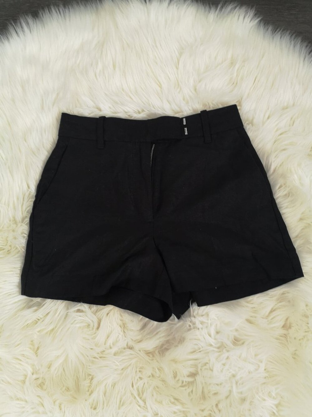 Aritzia Wilfred Layover Linen 3" Shorts in Black - Size 0
